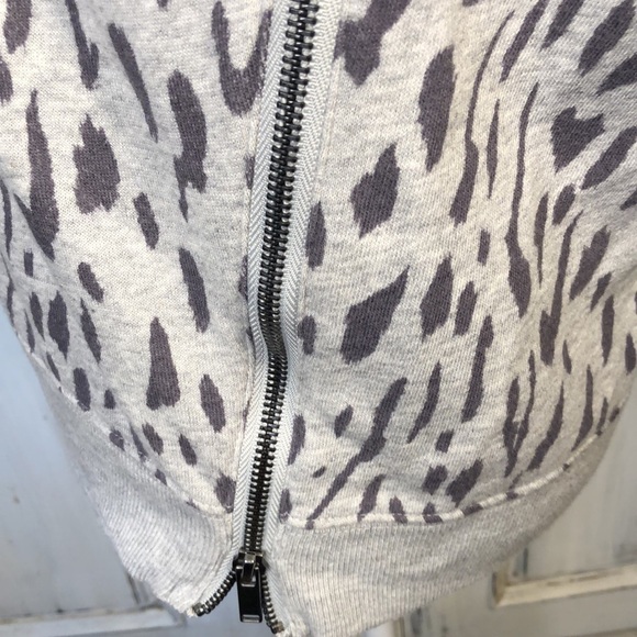 Rails Crew Neck Long Sleeve Animal Print Pop Over Sweat Shirt Size Medium - Picture 9 of 14